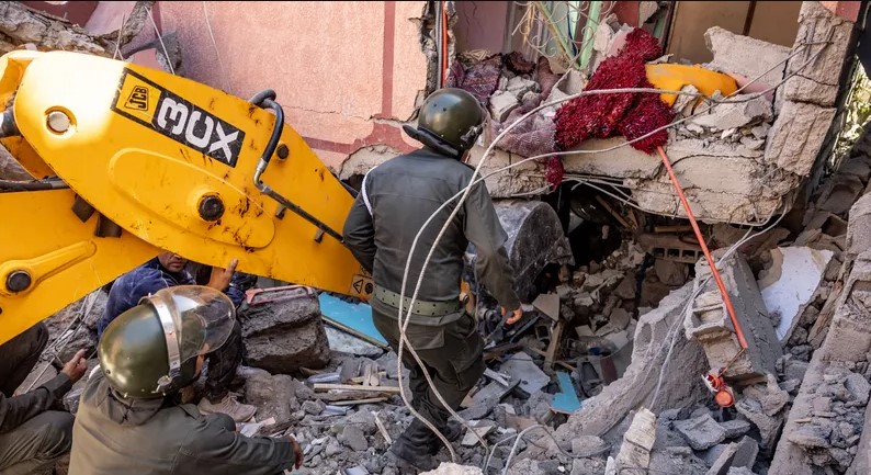 وفيات الزلزال تتصاعد إلى 2681