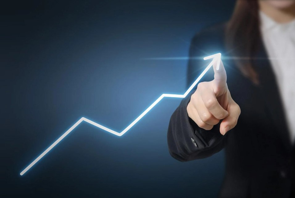 توقعات النمو في 2023.. مركز الظرفية يتخطى وزيرة المالية