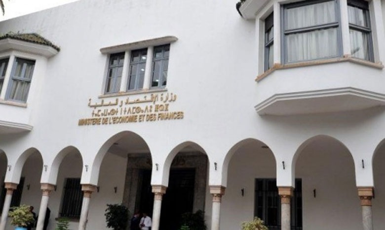 تتويج وزارة الاقتصاد والمالية بجائزة الشارقة للمالية العامة