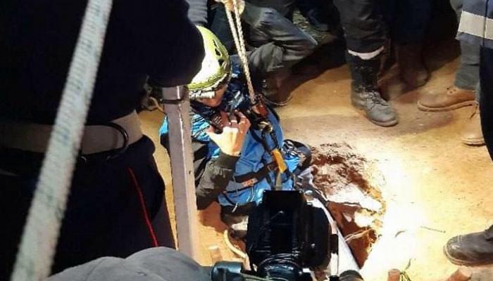 ريان مازال على قيد الحياة بعد أكثر من 60 ساعة في البئر