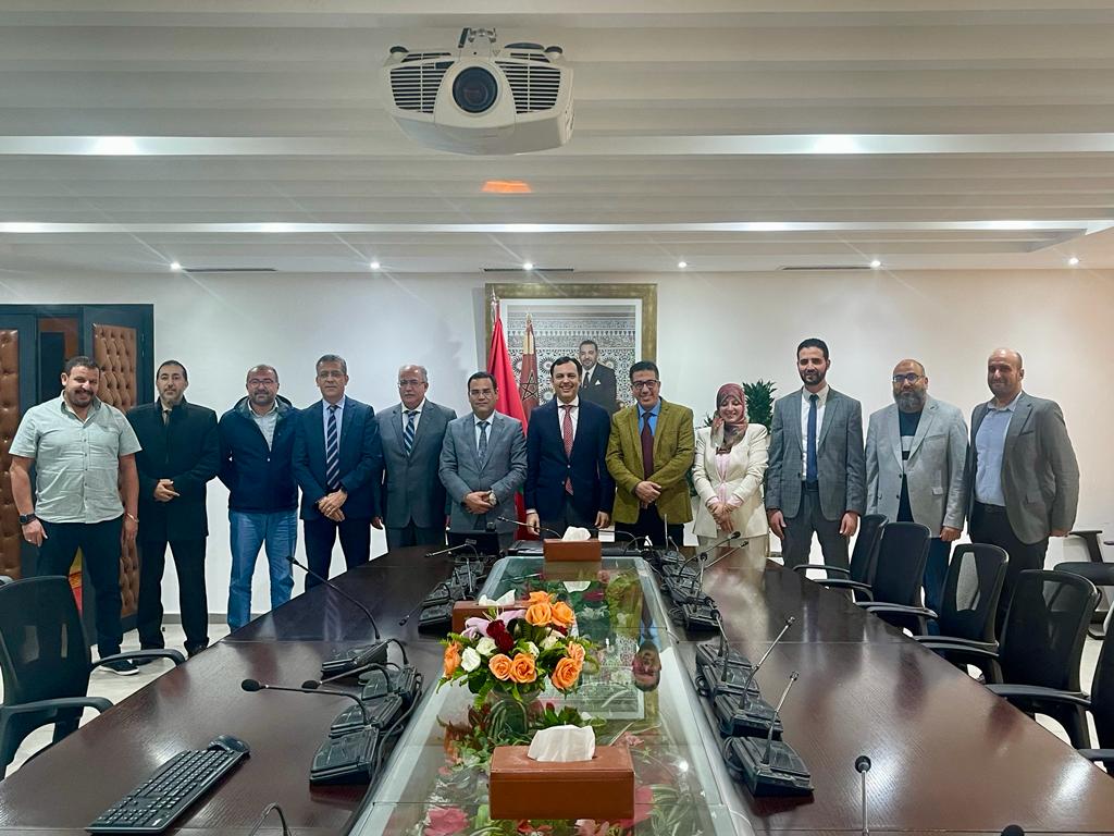 رفاق مخاريق يعلقون إضرابهم في مكتب المطارات