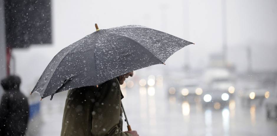 طقس الأحد..أجواء باردة نسبيا وزخات مطرية متفرقة