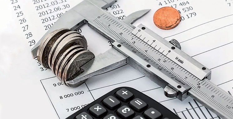 الحكومة تعتزم رفع نفقاتها وضبط عجز الميزانية عند 6370 مليار في 2024