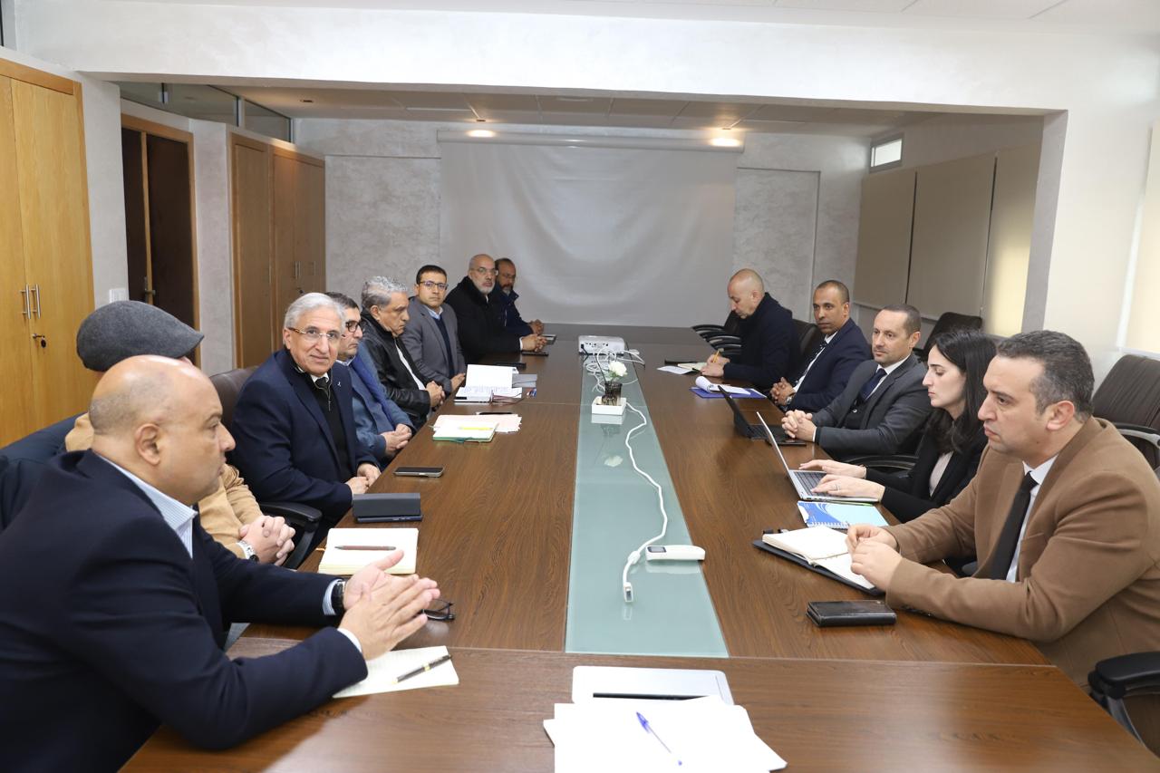 وزير الصحة يوضح موقف الوزارة من ملف رأسمال الصيدليات