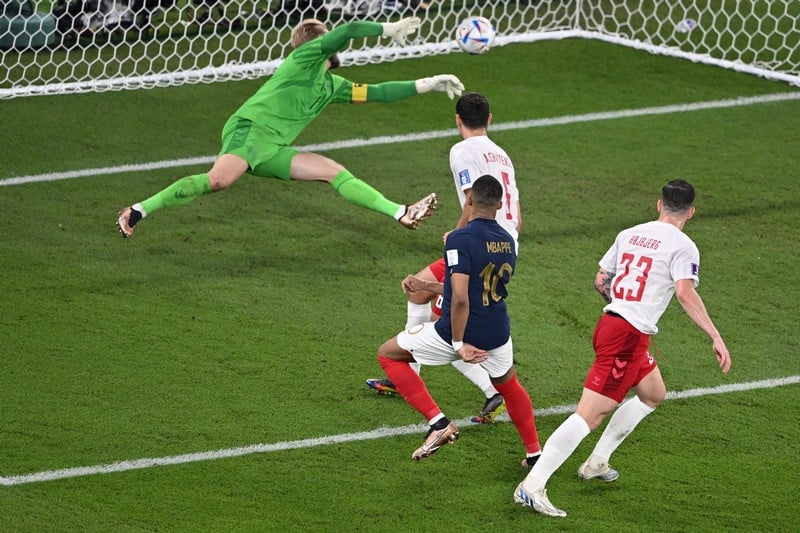 مبابي يقود فرنسا لدور ثمن نهائي مونديال قطر 2022