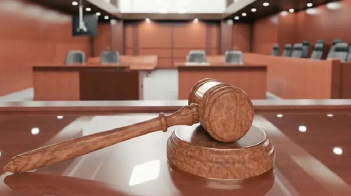 "ابتزاز الملك".. القضاء الفرنسي يحسم الملف في مارس المقبل