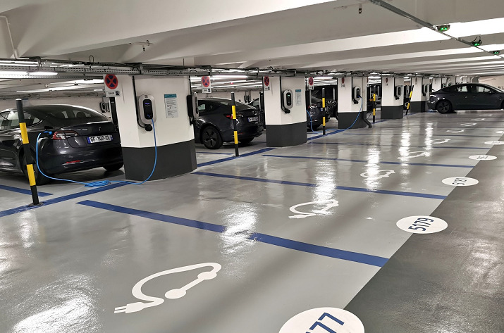 منافذ لشحن السيارات وأنظمة لاكتشاف الأماكن الخالية.. هذه أبرز تفاصيل "باركينغ" أنفا الجديد