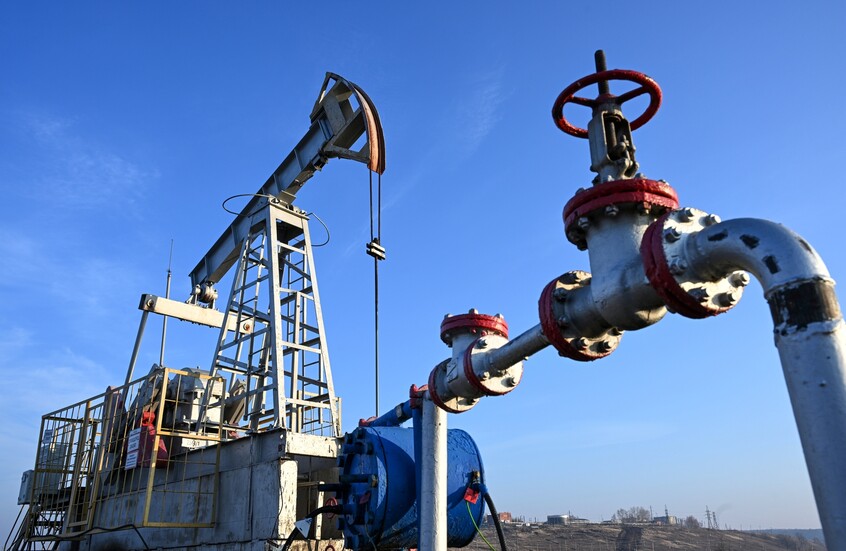 تراجع أسعار النفط مع انحسار التوترات بشأن مضيق هرمز