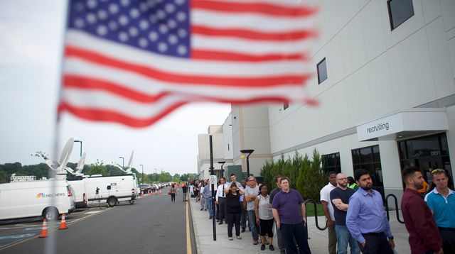 طلبات إعانة البطالة تقفز إلى مستويات قياسية في أمريكا