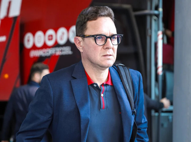 الوداد يعلن الانفصال عن مدربه بن هاشم