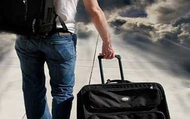 الأوضاع الاقتصادية تحفز 66 % من الشباب المغربي على الهجرة