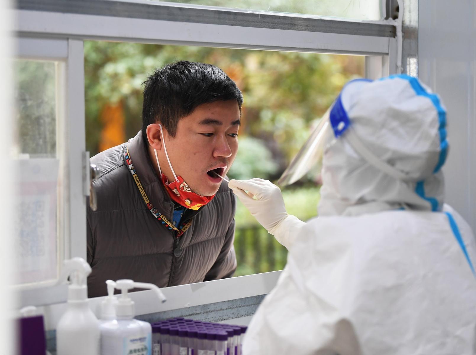 السلطات الصينية: رغم تصاعد إصابات متحور "إي جي 5" ما زال انتشار "كوفيد 19" تحت السيطرة