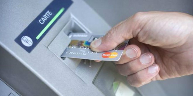 رغم استثمارات رقمنة عمليات الأداء.. استخدام البطاقات البنكية في سحب "الكاش" يواصل ارتفاعه