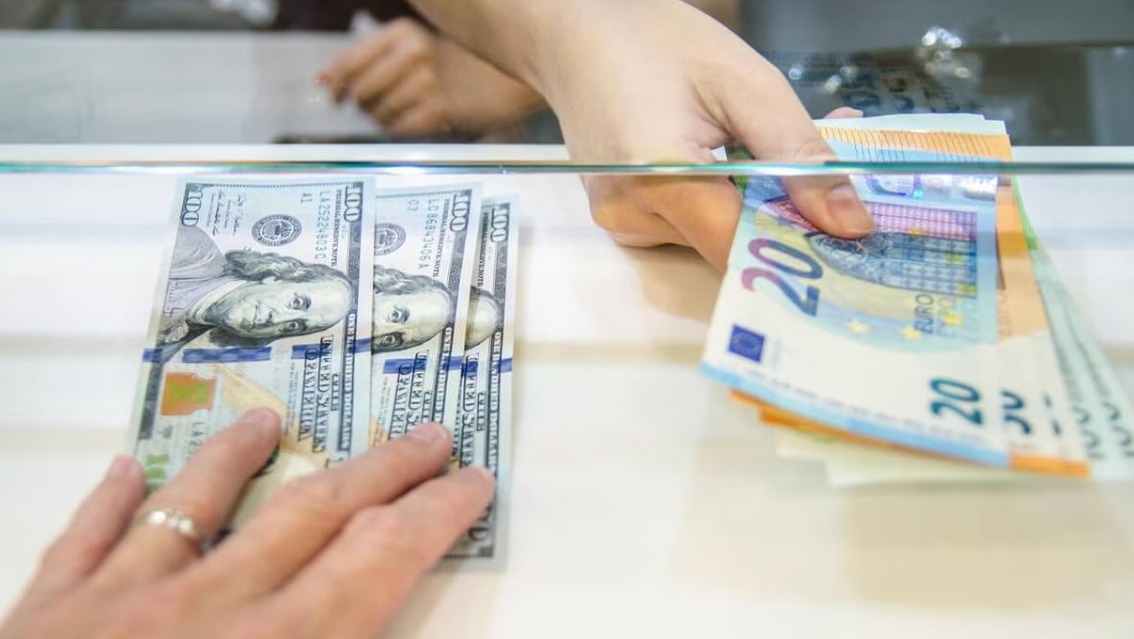 تفاقم كلفة صرف الأورو والدولار أمام الدرهم يؤجل مشاريع استيراد حيوية