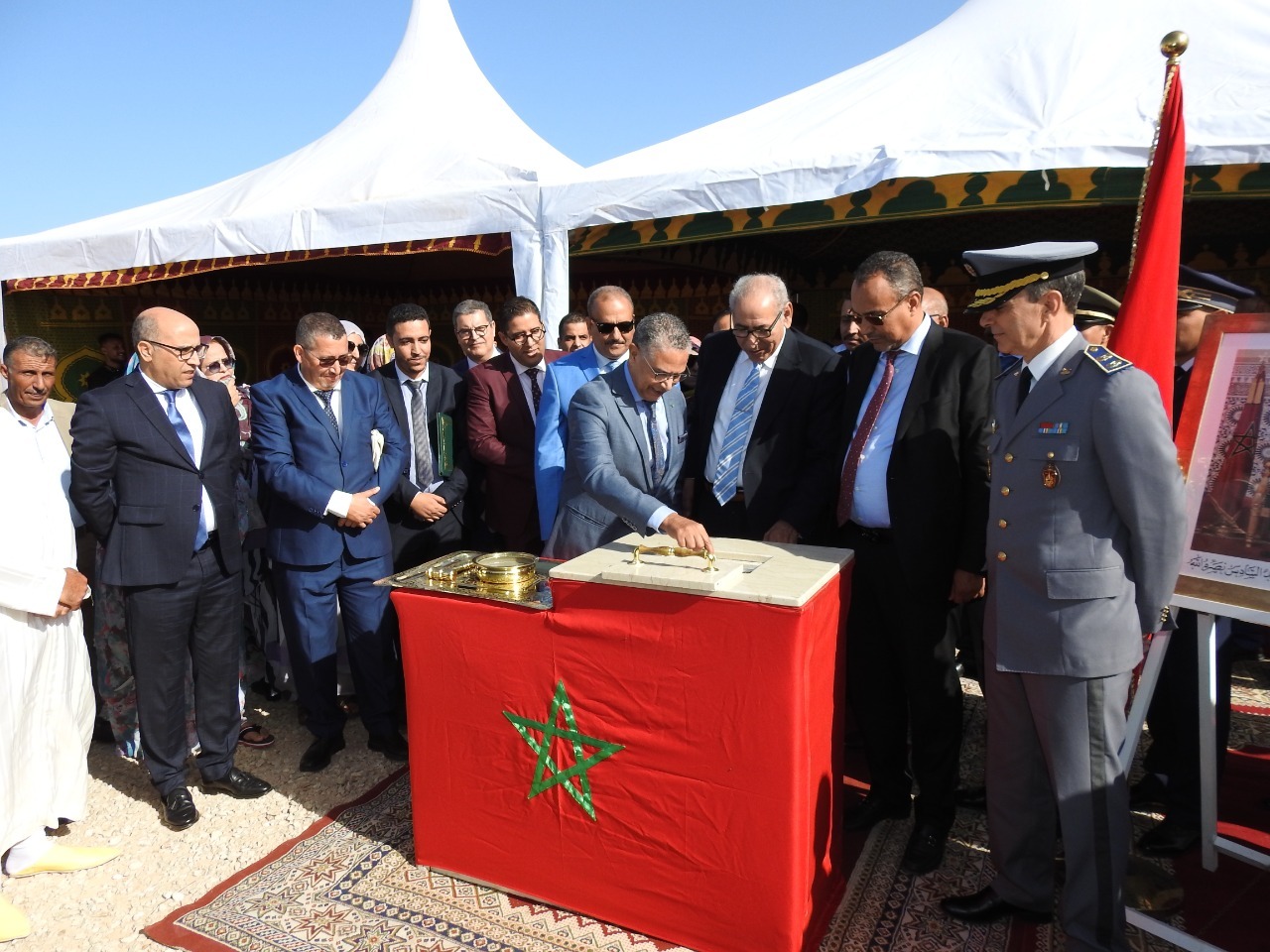 الحافيظي يدشن كهربة المركز الحدودي "الكركرات"