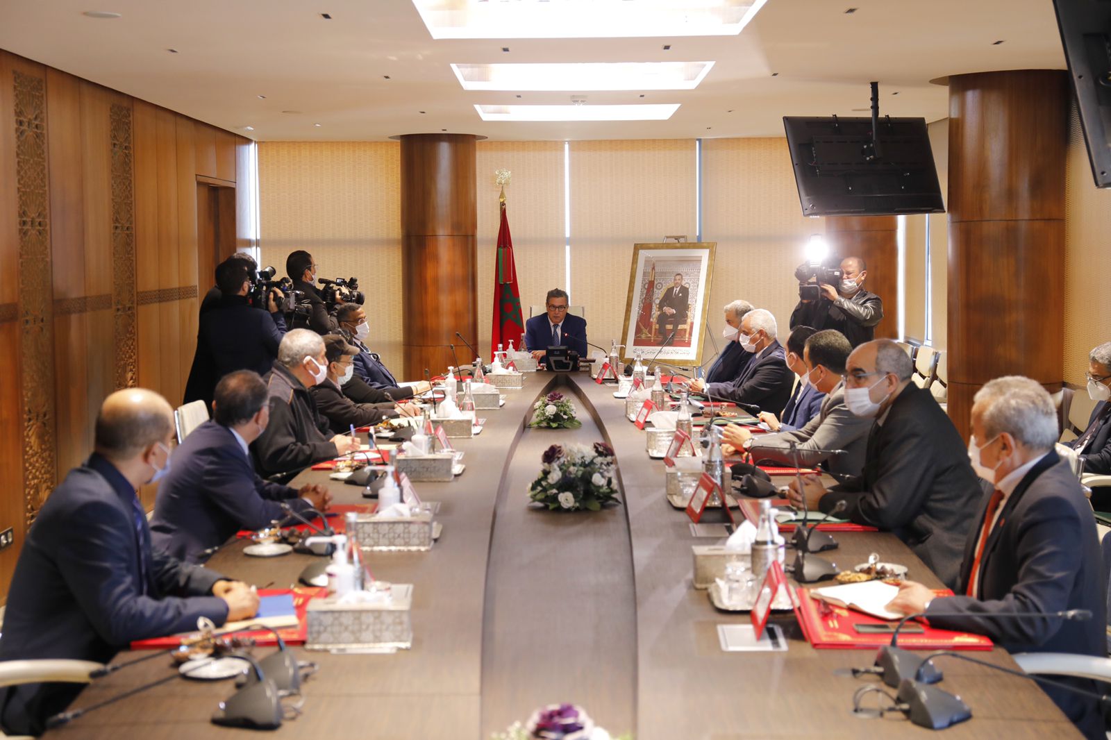 كوفيد-19 يجمع رئيس الحكومة  مع ممثلي المركزيات النقابية