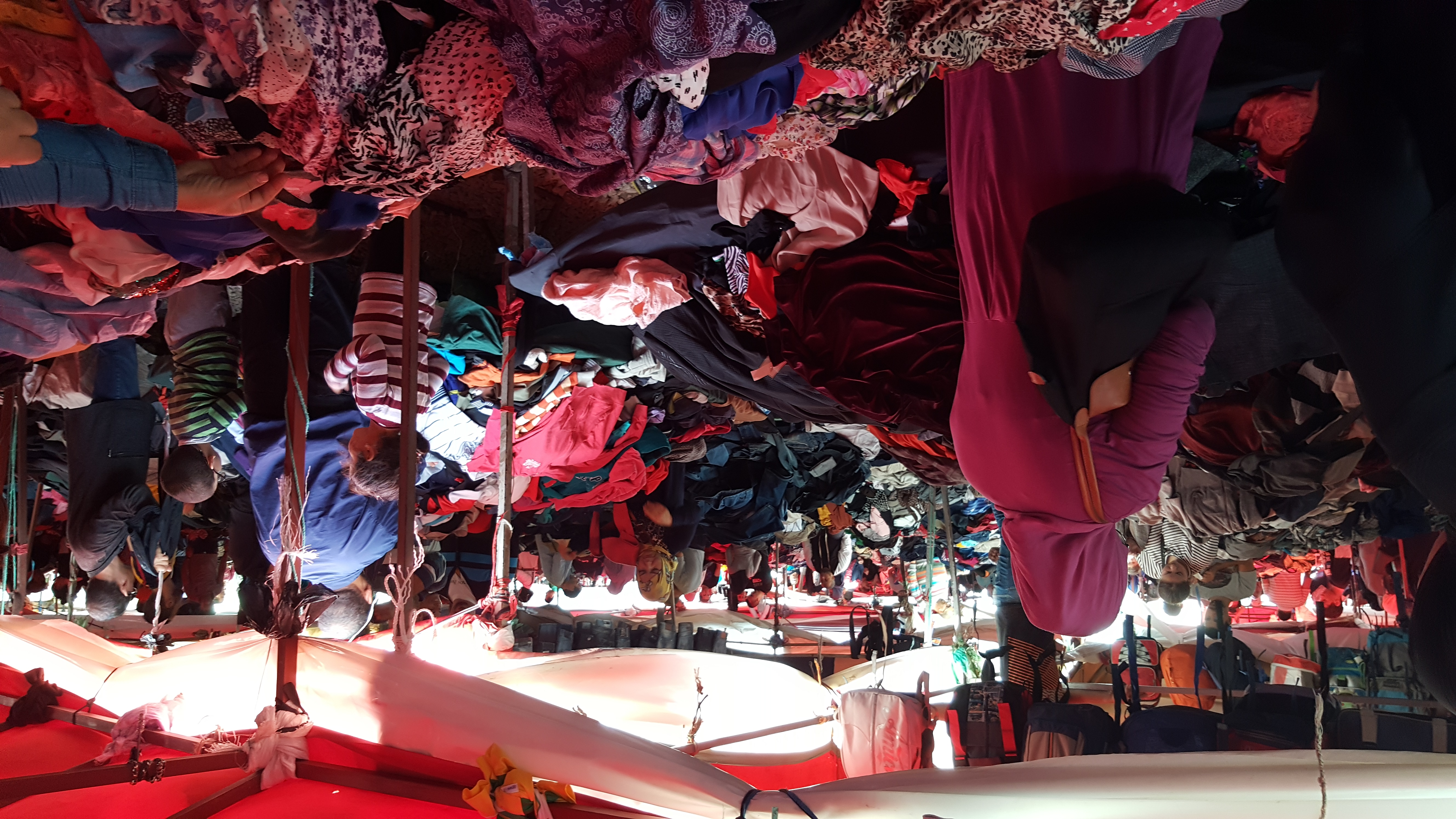 “الجوطية”.. اقتصاد مواز يدر الملايين ويقاوم رغم الصعوبات