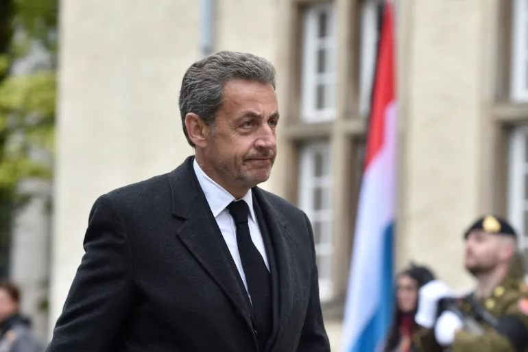 حكم بالسجن ضد الرئيس الفرنسي السابق ساركوزي وسوار إلكتروني بانتظاره