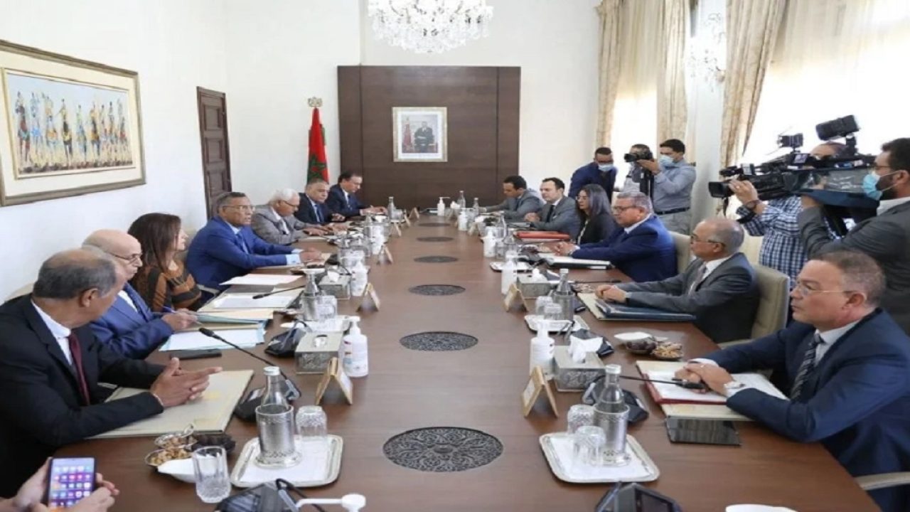 مصادر نقابية: العرض الحكومي حمل تأثيرا ضعيفا لخفض الضريبة على زيادة الأجور