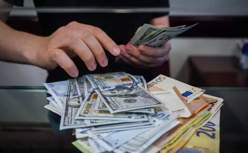 تقييد تحويلات مغاربة الخارج.. "قوة تدخل" لمفاوضة الأوربيين ببروكسيل الأسبوع المقبل