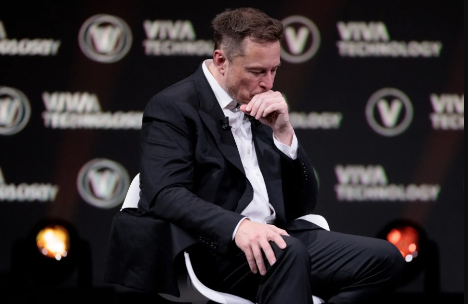 جراحة تنتظر "إيلون ماسك" والمسؤول المالي في "تسلا" يفاجئه بالاستقالة