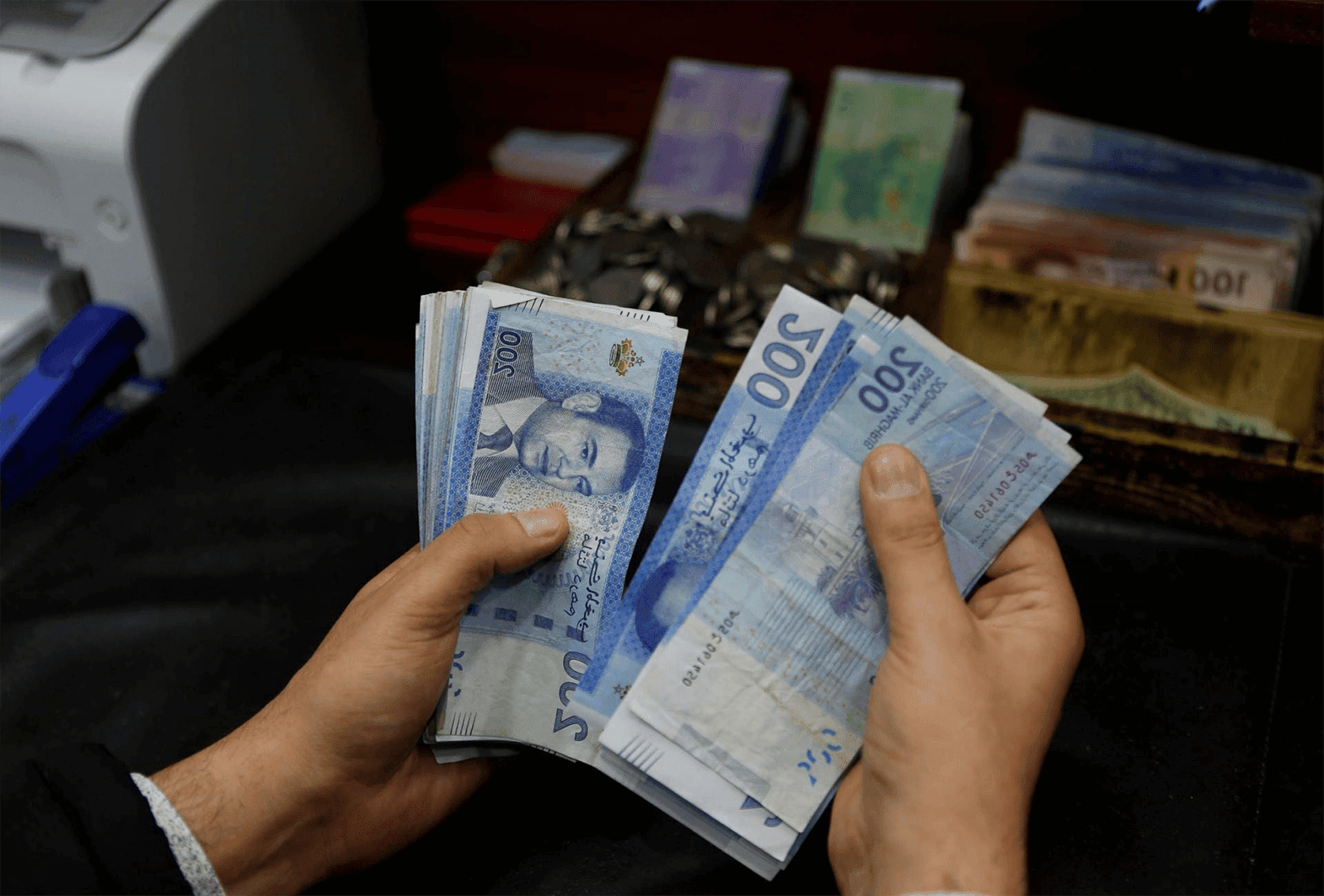 الدرهم يرتفع أمام الدولار ويتراجع أمام الأورو في الأسبوع الأول من غشت