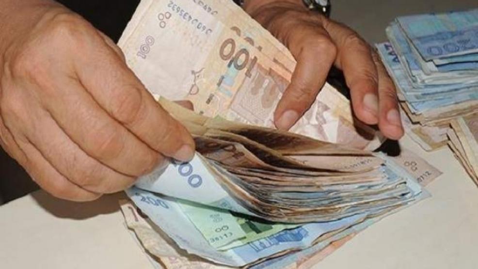 الدرهم يقاوم الدولار في سوق الصرف