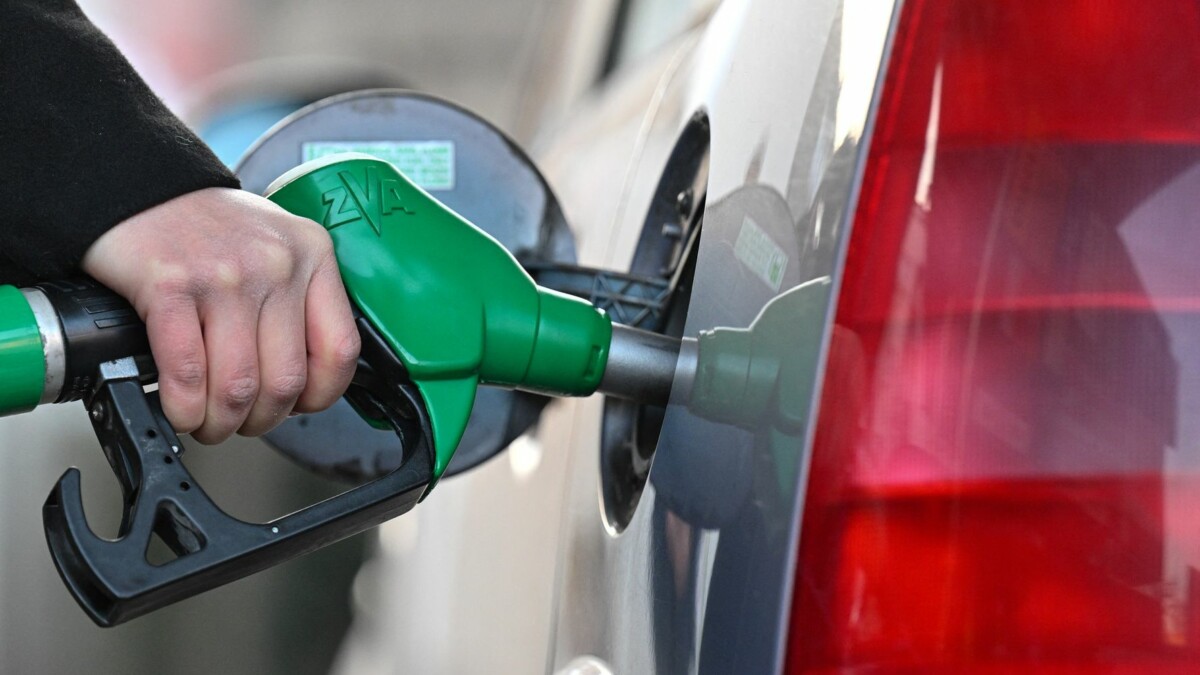 توقعات حارقة بتجاوز سعر البنزين سقف 18 درهم