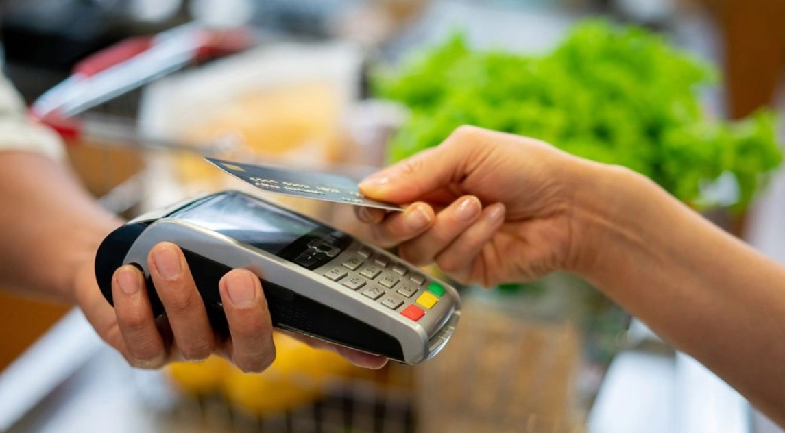 أزيد من ثلث المغاربة يفضلون استخدام النقد لدفع الإكراميات