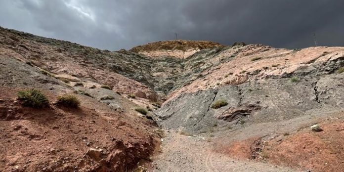 صناعة بطاريات "الليثيوم".. شركة أسترالية تستكشف مقدرات "تيديلي" قرب ورزازات