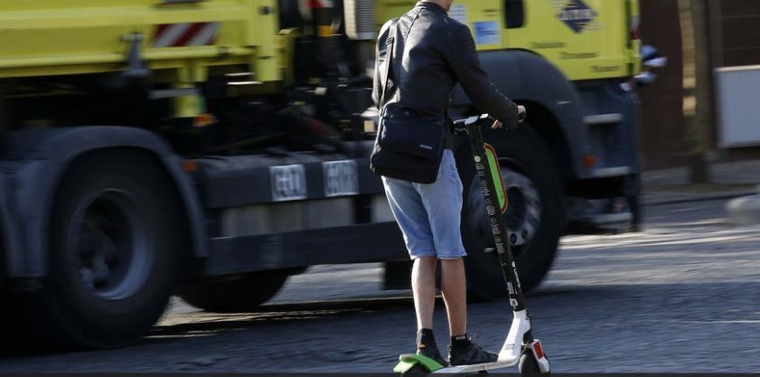 حملات تغريم وحجز "التروتينيت الكهربائية" تلاحق عبد الجليل في البرلمان