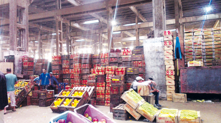 تقرير برلماني يوصي بالاستغناء عن مهنة "الوكيل" داخل أسواق الجملة