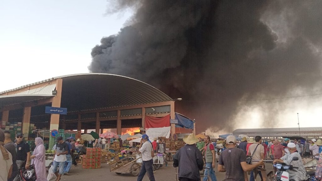 حريق مهول يجتاح سوق الخضر والفواكه بالجملة في مراكش