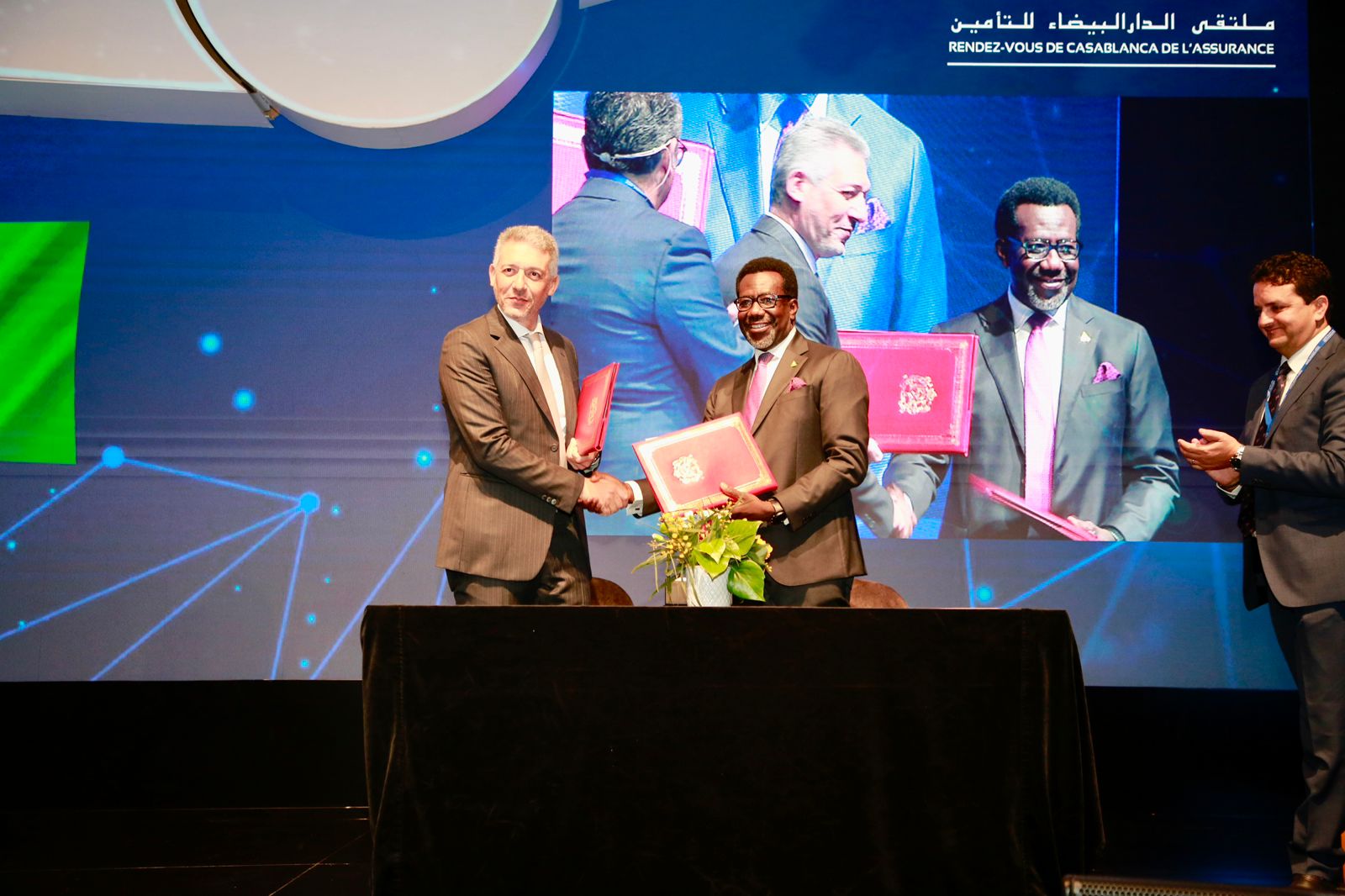 ملتقى الدار البيضاء للتأمين.. بنصالح يوقع  مذكرة تفاهم مع نظيره النيجيري