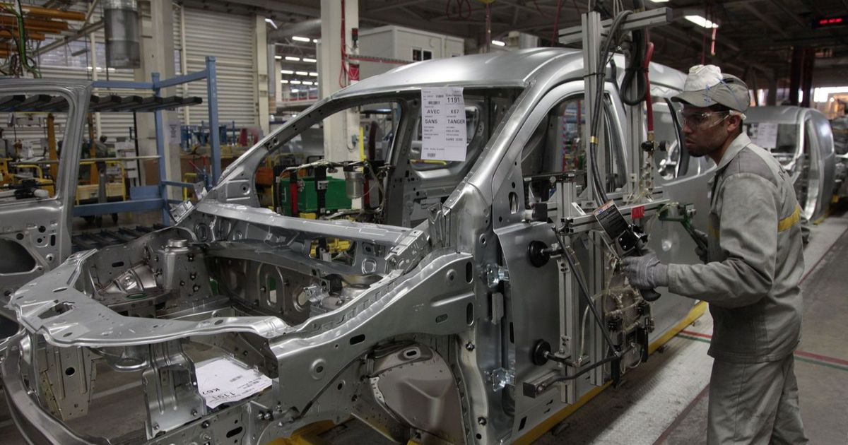 رغم تراجع الصادرات.. رفع الطاقة الإنتاجية للسيارات الكهربائية بـ53%