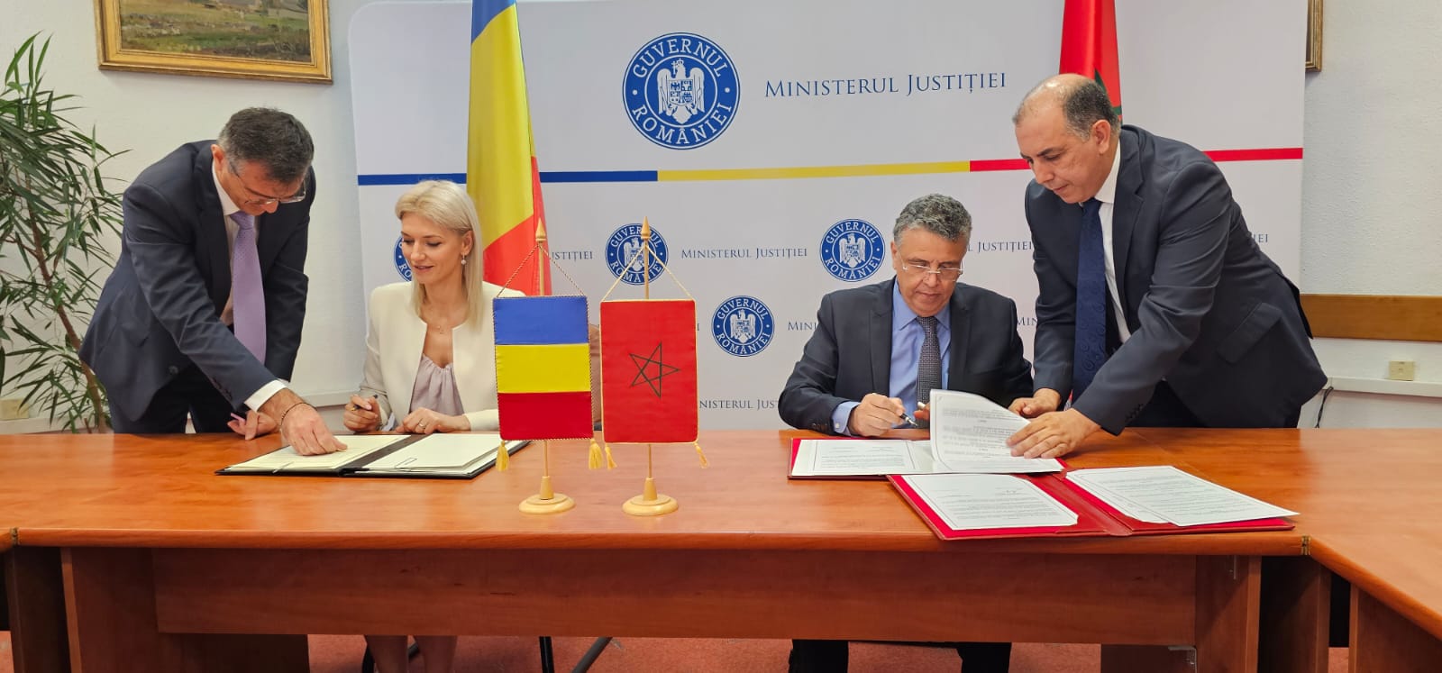 وهبي يوقع بروتوكول تعاون مع نظيرته الرومانية