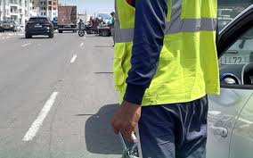 سلطات الدار البيضاء توقف إصدار وتجديد رخص حراسة السيارات