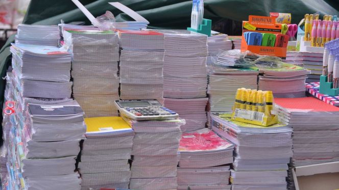 آباء وأولياء التلاميذ يصطدمون بزيادات في أسعار الدفاتر والأوراق