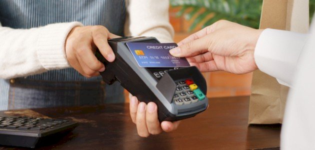 طموح تعميم الدفع الإلكتروني يصطدم بتحديات تقنية وتخوفات مجتمعية