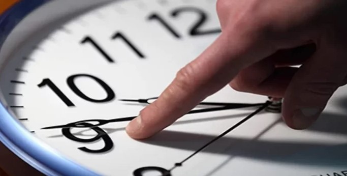 رسميا.. العودة إلى "الساعة الإضافية" نهاية الأسبوع الجاري