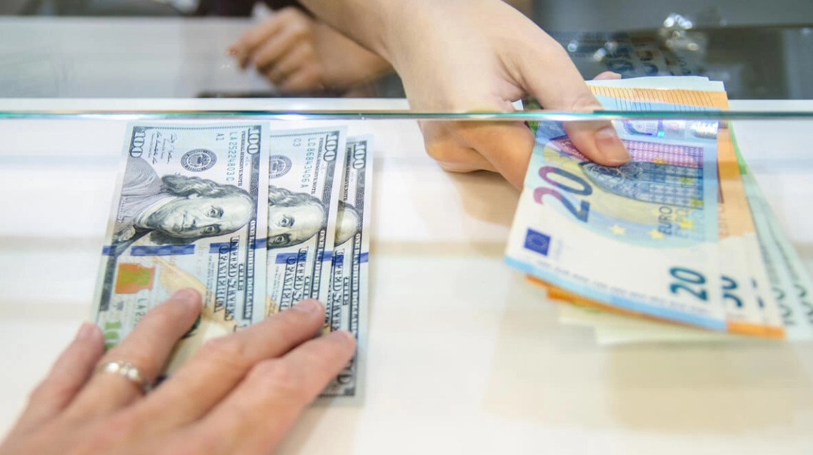 وكالات تحويل الأموال وخدمات الدفع الأكثر تبليغا عن عمليات تبييض الأموال