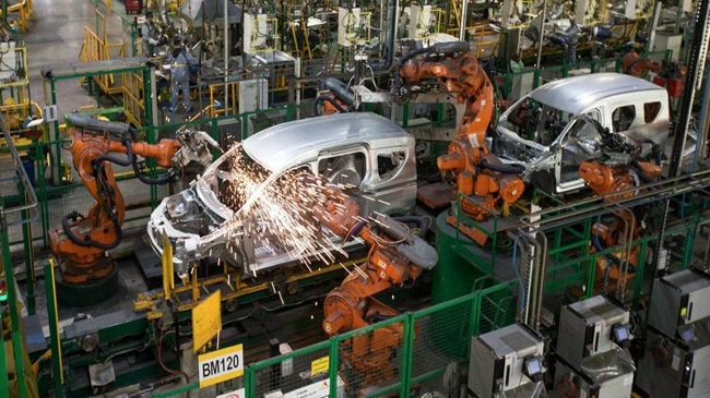 تعتمد على أموال أجنبية.. كيف يمكن تعزيز الرأسمال الوطني في قطاعات السيارات والطيران؟