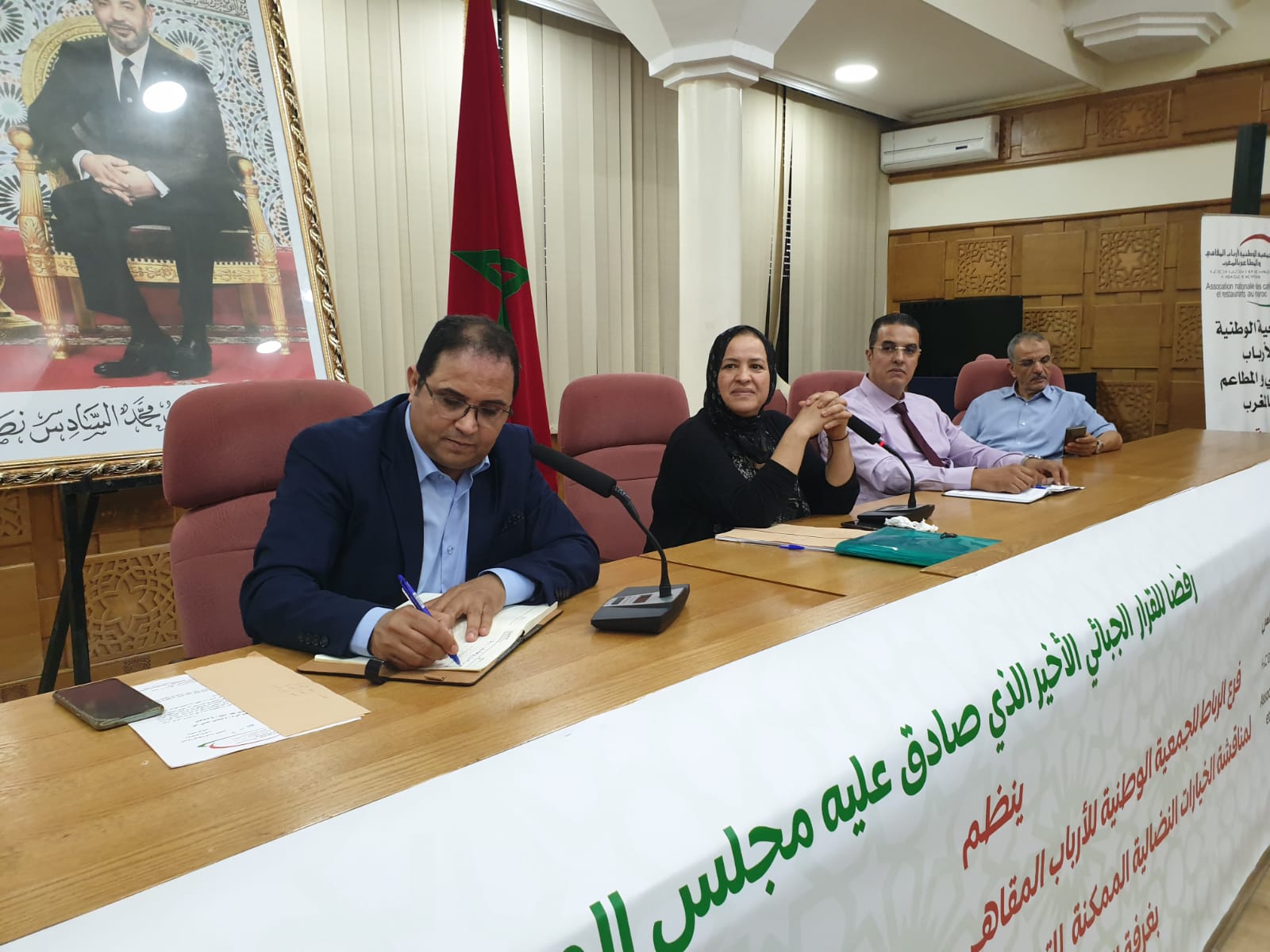 مقاهي ومطاعم الرباط مهددة بالإغلاق لهذا السبب