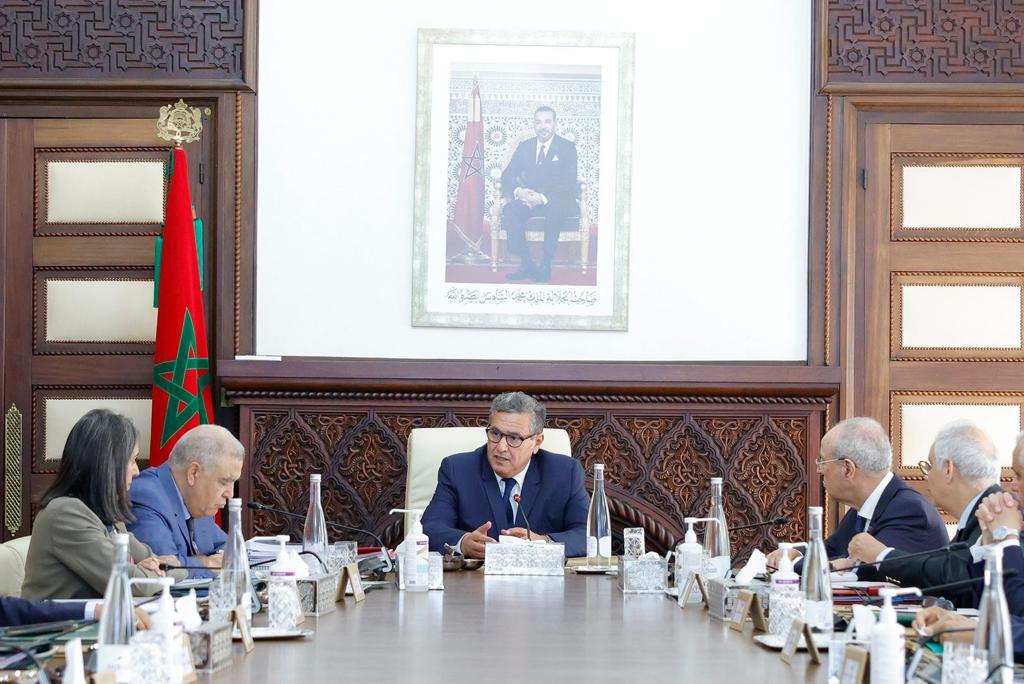 أخنوش يترأس اجتماعا لتنزيل التعليمات الملكية حول إﻋﺎدة إيواء المتضررين من الزلزال