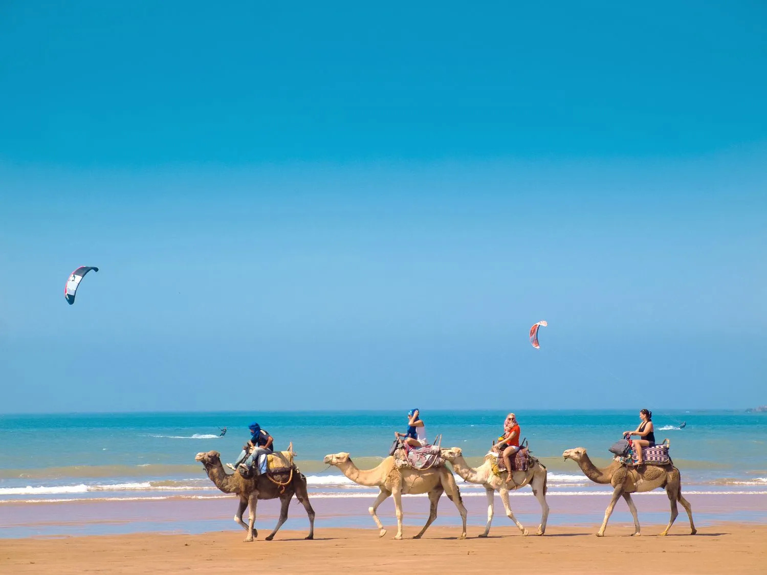 المغرب يتحول إلى منافس مباشر لجزر الكناري في السياحة الشاطئية