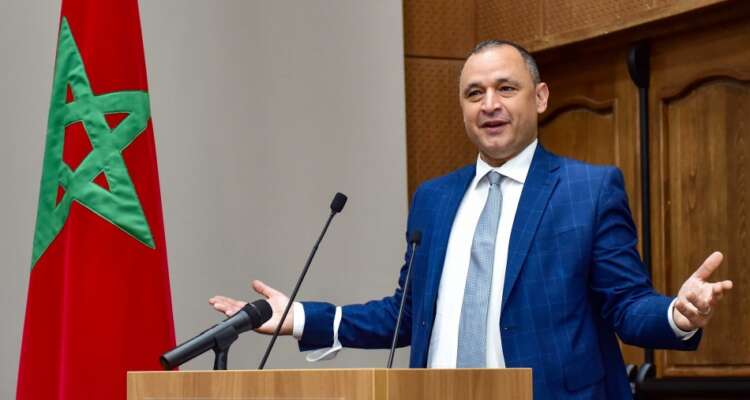 مزور يدافع عن "صنع في المغرب" ويبرر الزيادات الجمركية لتحصينها