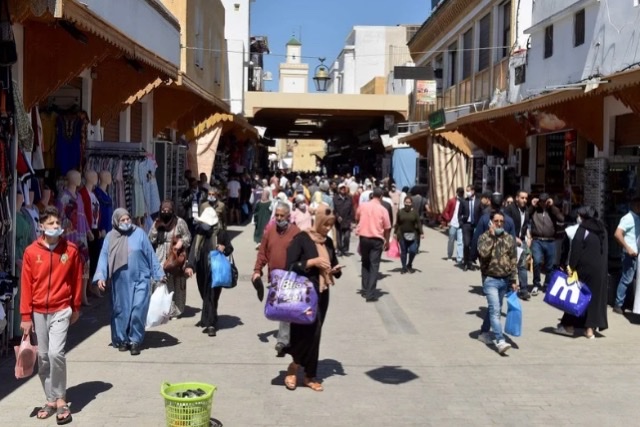 خطير.. ارتفاع إصابات كورونا ينذر بعودة القيود الاحترازية