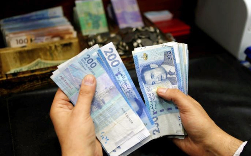 الطلب على "الكاش" لمناسبة عيد الأضحى يفاقم عجز السيولة البنكية