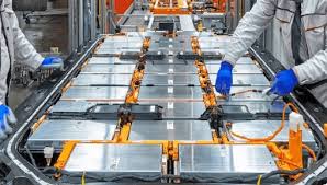 سباق البطاريات: الإمارات والمغرب يتنافسان على ريادة الصناعة النظيفة