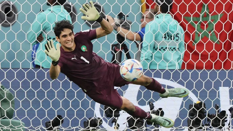 ياسين بونو ينافس على أفضل حارس في العالم